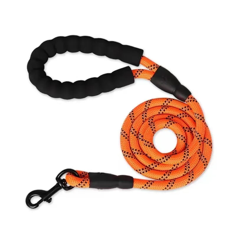Pawadiz Classic Dog Leash: Strong and Stylish Walks with Your Pup